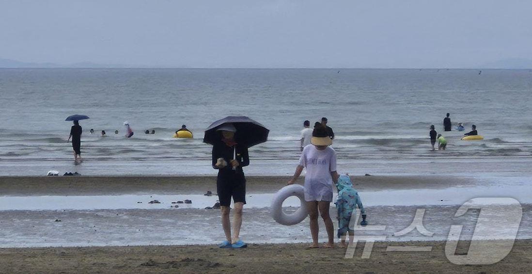 본문 이미지 - 해수욕장 자료사진&#40;사진은 기사 내용과 무관함&#41; / 뉴스1 ⓒ News1