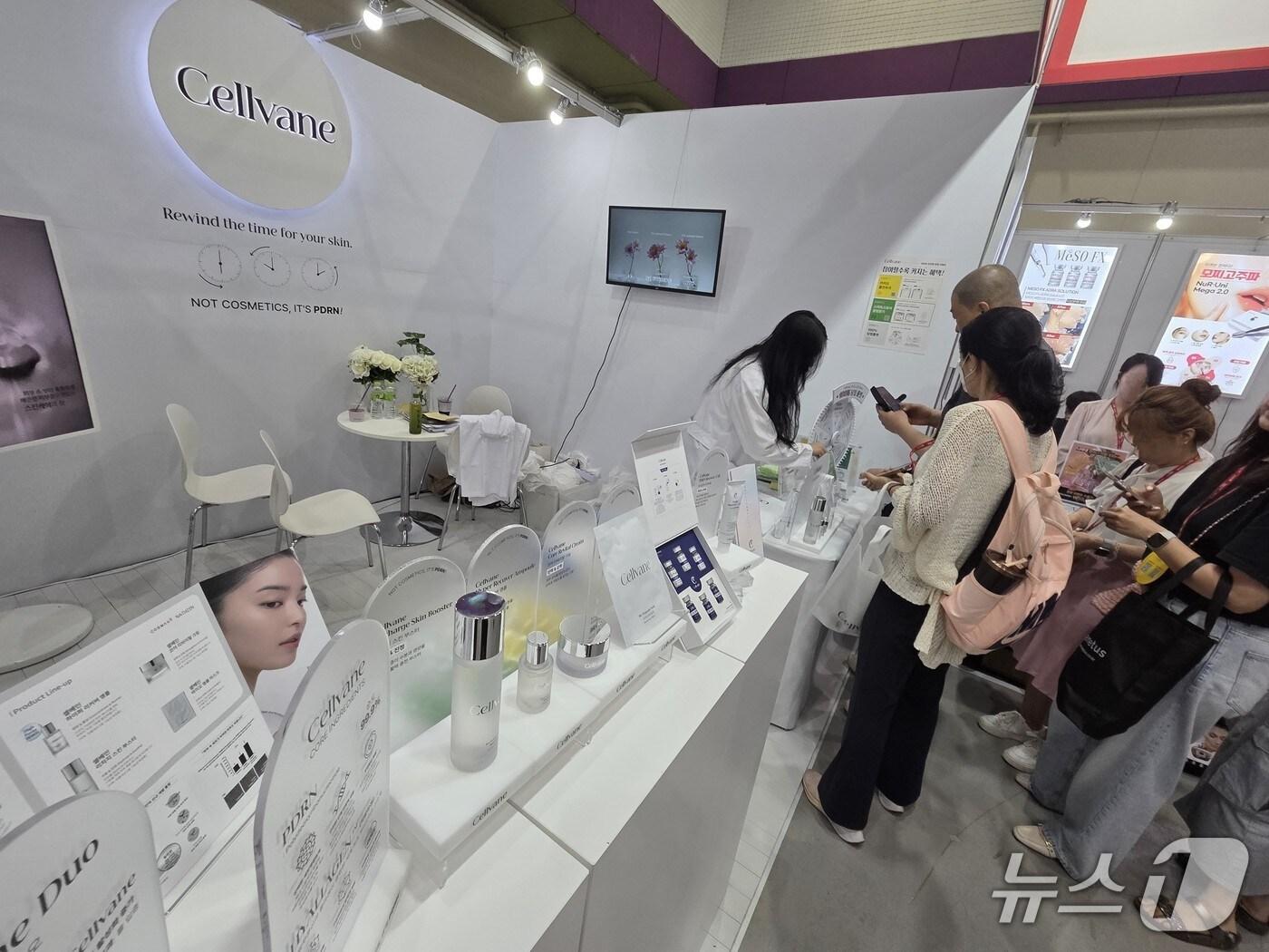 본문 이미지 - 2025 인터참코리아 내 제론셀베인 부스 모습. (제론셀베인 제공)