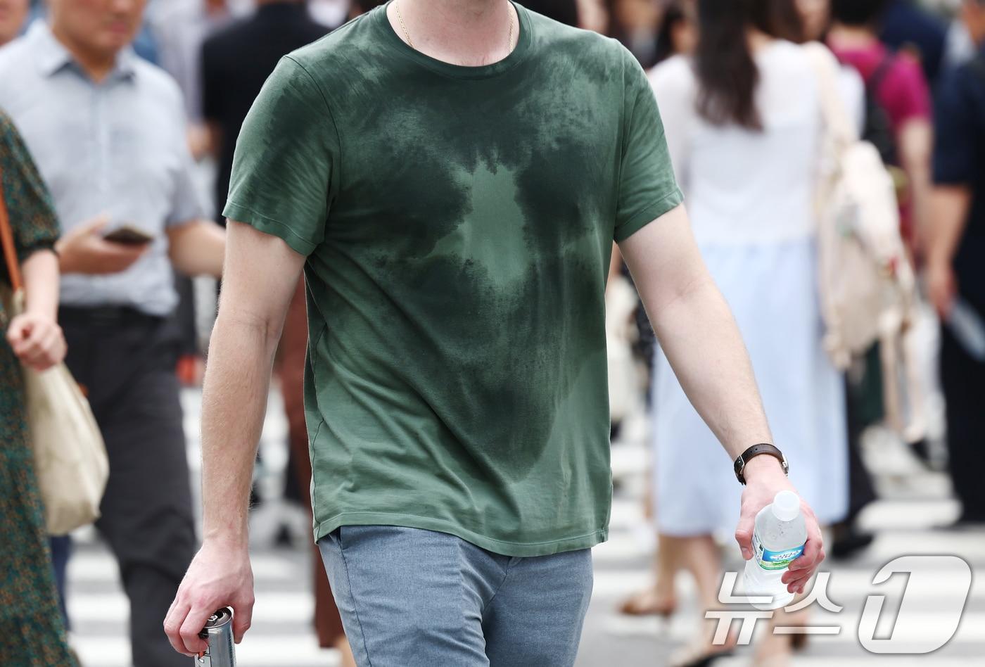 서울 전역에 첫 폭염경보가 내려진 7일 서울 종로구 일대 모습. (사진은 기사 내용과 무관함) 2025.7.7/뉴스1 ⓒ News1 김민지 기자