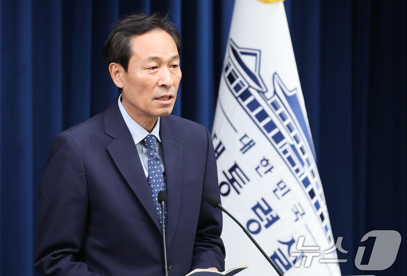 우상호 정무수석이 7일 서울 용산구 대통령실 청사에서 국무총리 오찬 주례 회동 관련 브리핑을 하고 있다. 2025.7.7/뉴스1 ⓒ News1 허경 기자