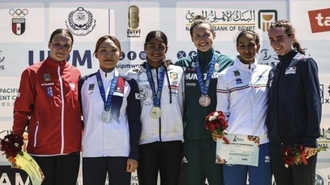 본문 이미지 - 근대5종 성승민&#40;왼쪽에서 2번째&#41;이 6일&#40;현지시간&#41; 이집트에서 열린 근대5종 월드컵 파이널에서 은메달을 차지한 뒤 기념 촬영을 하고 있다. &#40;대한근대5종연맹 제공&#41;