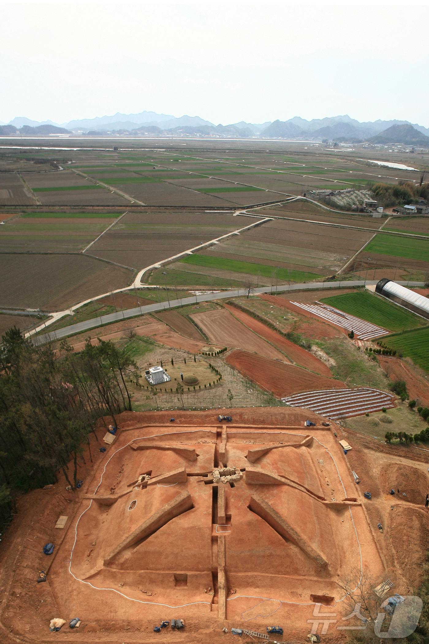 본문 이미지 - 영암군 옥야리 장동 방대형 고분 &#40;영암군 제공. 재판매 및 DB금지&#41; /뉴스1 