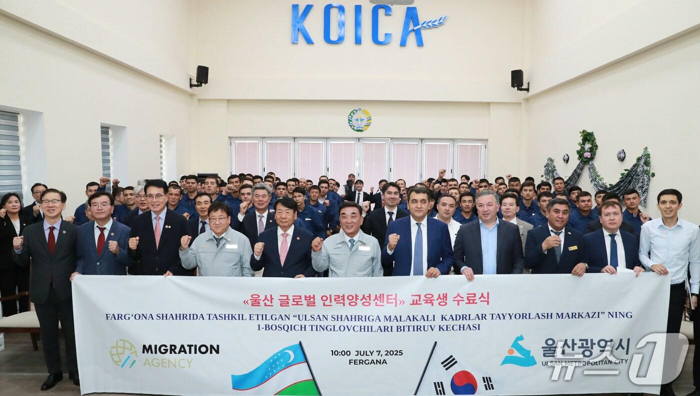 7일 우즈베키스탄 페르가나 훈련소 내 울산 글로벌 인력양성센터에서 조선업 기술인력 수료식이 열리고 있다. (울산시 제공. 재판매 및 DB 금지) /뉴스1 