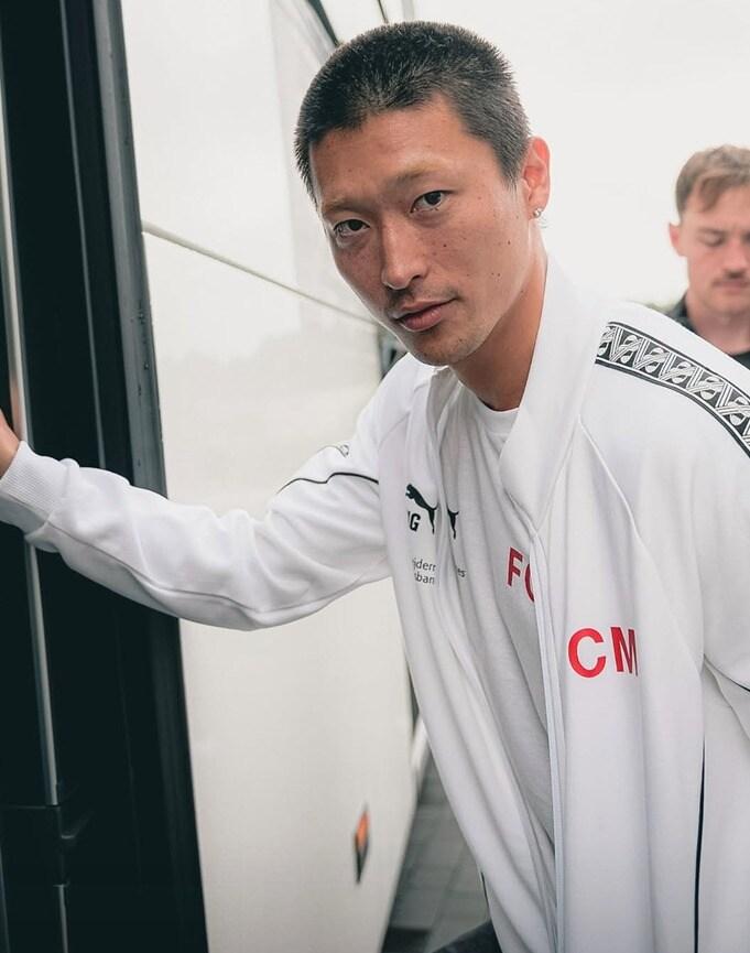 본문 이미지 - 전지훈련을 위해 이동하는 조규성(미트윌란 SNS 캡처) 