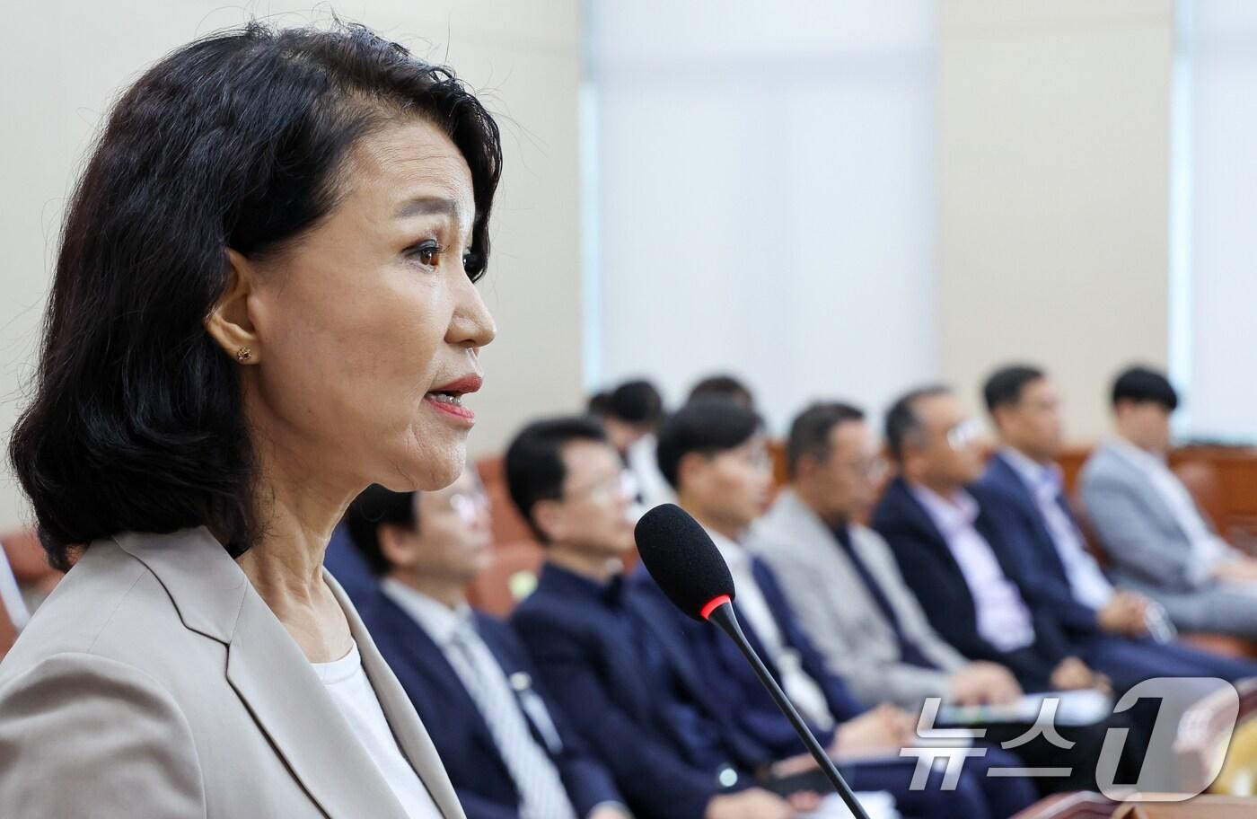 이진숙 방송통신위원장이 7일 오후 서울 여의도 국회에서 열린 제427회국회(임시회) 과학기술정보방송통신위원회 제1차 전체회의에서 법안 통과 후 정부측 인사말을 하고 있다. 과방위는 이날 찬성 11인, 반대 3인으로 방송3법(방송법·방송문화진흥회법·한국교육방송공사법 개정안)을 가결했다. 2025.7.7/뉴스1 ⓒ News1 안은나 기자