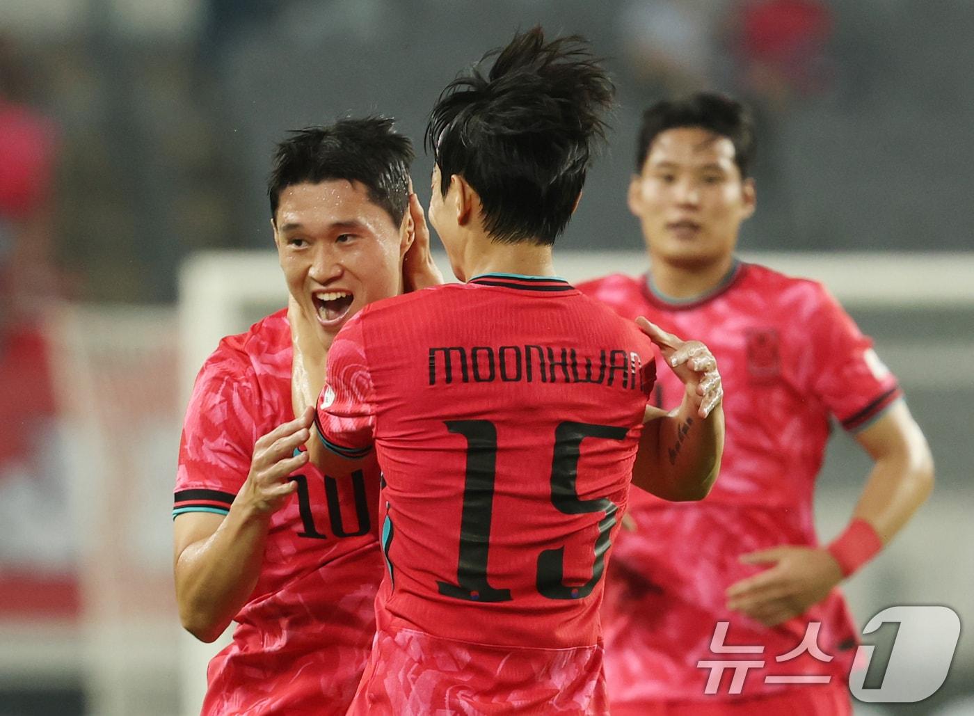 본문 이미지 - 이동경이 7일 오후 경기 용인시 처인구 용인미르스타디움에서 열린 2025 동아시아축구연맹&#40;EAFF&#41; E-1 챔피언십 남자부 대한민국과 중국의 경기에서 선제골을 넣고 기뻐하고 있다. 2025.7.7/뉴스1 ⓒ News1 김영운 기자