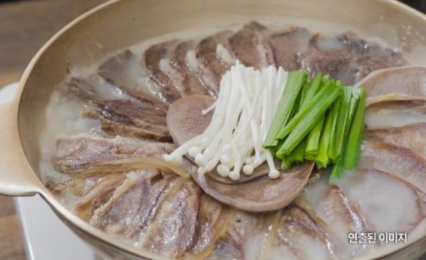 본문 이미지 - 박경례의 곰탕 전문점 '만세담'의 비법을 그대로 담아낸 '한우 소머리 곰탕·수육세트' (홈앤쇼핑 제공)