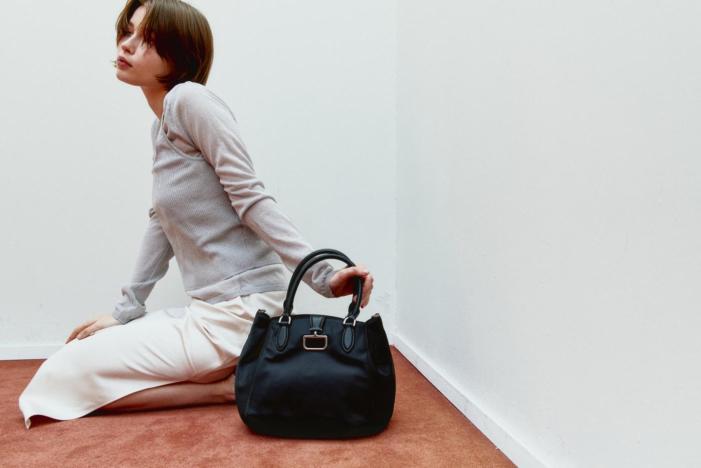 닥스액세서리는 프리미엄 나일론 소재를 활용한 신제품 버크파크(BIRKPARK) 라인을 출시하며 패브릭백(Fabric Bag) 라인업을 한층 강화한다.(닥스액새서리제공)