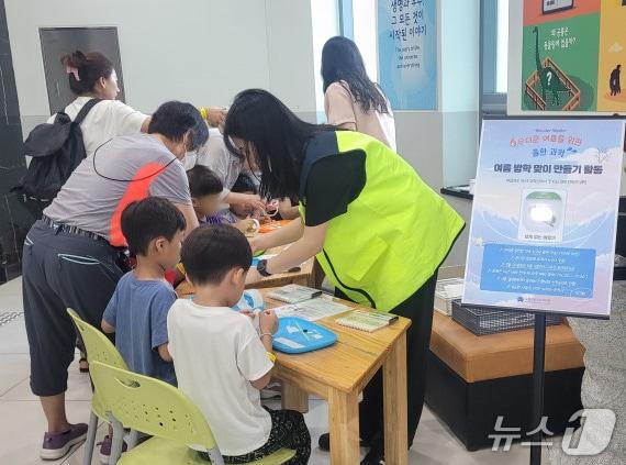 본문 이미지 - 천문우주과학관 여름방학 맞이 만들기 활동(노원구 제공)