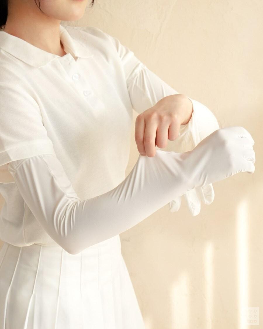 본문 이미지 - 다이소 '자외선 차단 팔 토시 장갑'(다이소 제공)