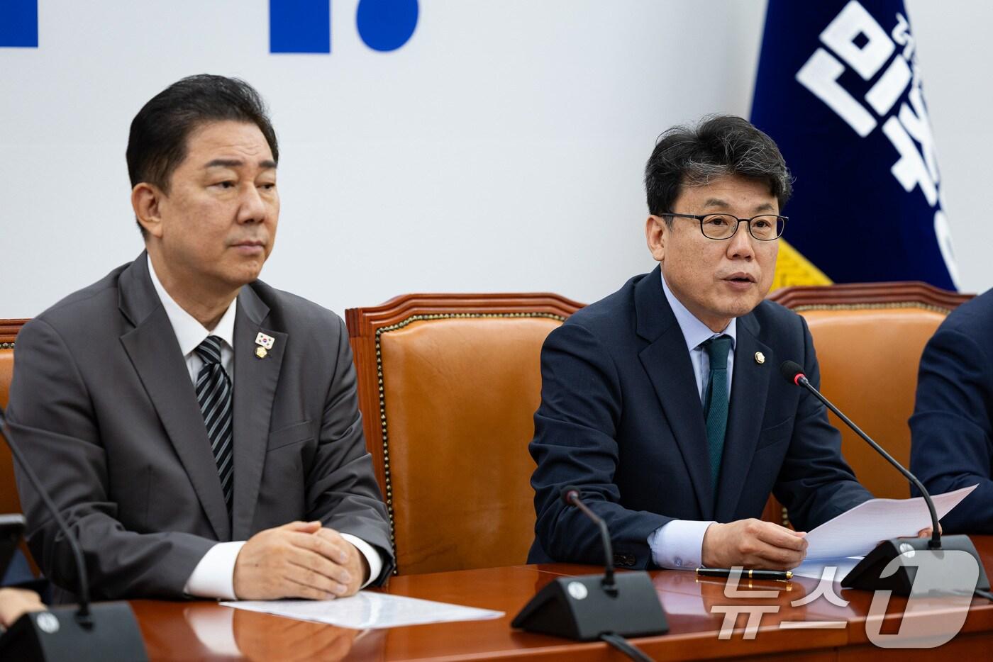 진성준 더불어민주당 정책위의장이 8일 서울 여의도 국회에서 열린 원내대책회의에서 모두 발언을 하고 있다. 2025.7.8/뉴스1 ⓒ News1 유승관 기자