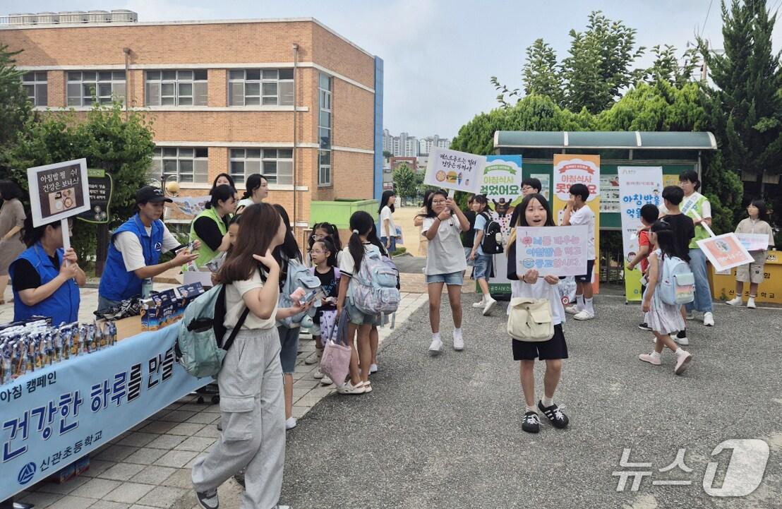 본문 이미지 - 아침먹기 캠페인 모습. (공주시 제공. 재판매 및 DB금지)2025.7.8/뉴스1