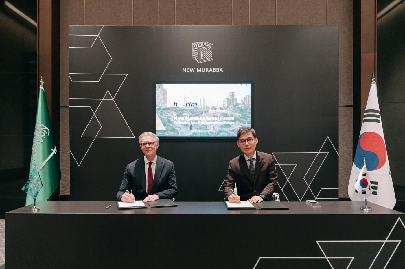  마이클 다이크(Michael Dyke) 뉴 무라바 CEO(왼쪽)와 희림건축 정영균 회장(희림 제공)