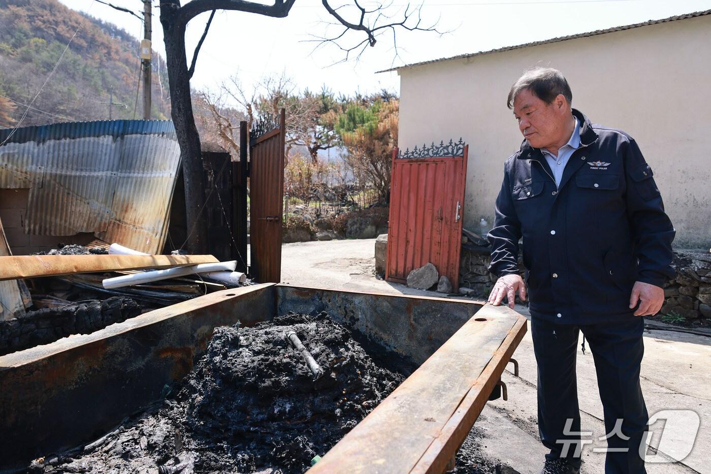 이승화 산청군수의 산불 피해 복구 현장 점검(산청군 제공. 재판매 및 DB금지).