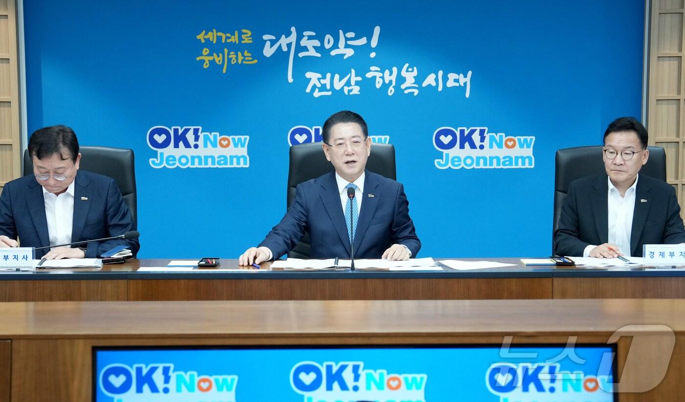 김영록 전라남도지사가 8일 오전 전남동부청사 나철실에서 동부권 실국장 정책회의를 주재하고 있다.&#40;전남도 제공. 재판매 및 DB금지&#41; 2025.7.8/뉴스1