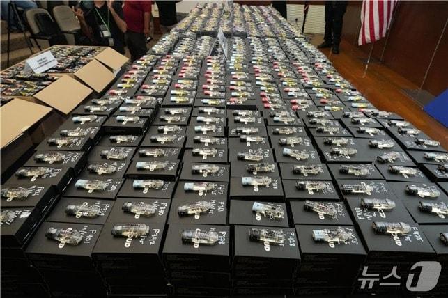 본문 이미지 - 국가정보원이 신종 마약 에토미데이트를 국내에 대량으로 밀반입하려 한 국제마약조직 총책 등 4명을 지난달 19일 말레이시아에서 검거했다고 8일 밝혔다. 국정원이 압수한 합성마약 카트리지.(국정원 제공).