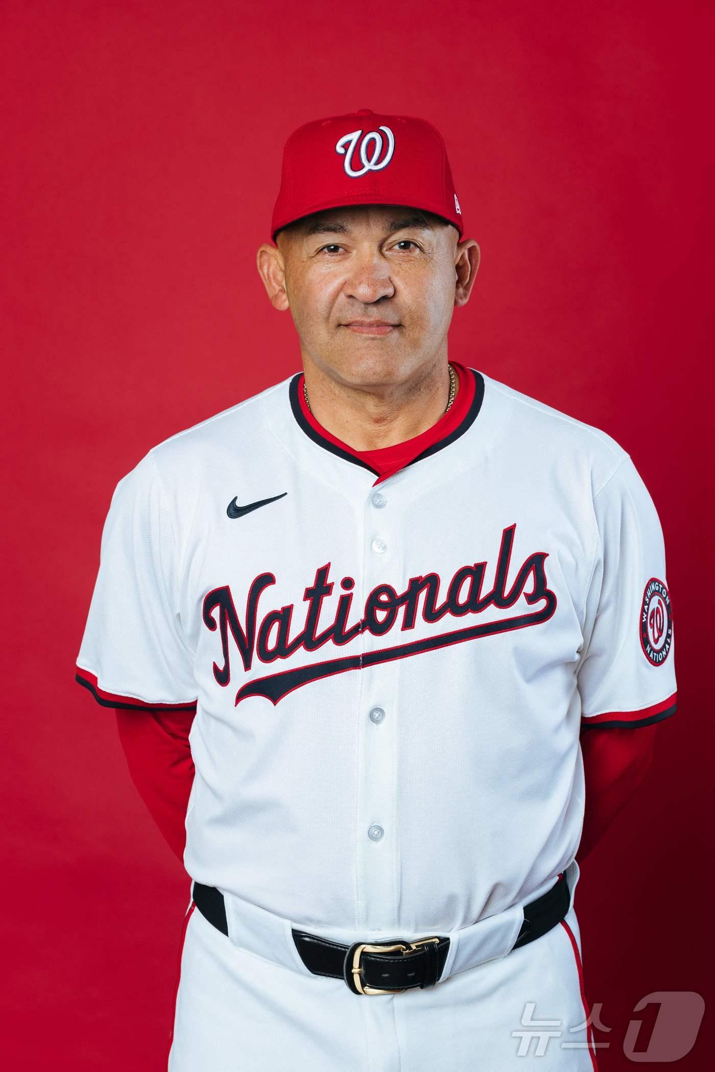 본문 이미지 - MLB 워싱턴 감독 대행으로 선임된 미겔 카이로 벤치코치. ⓒ AFP=뉴스1