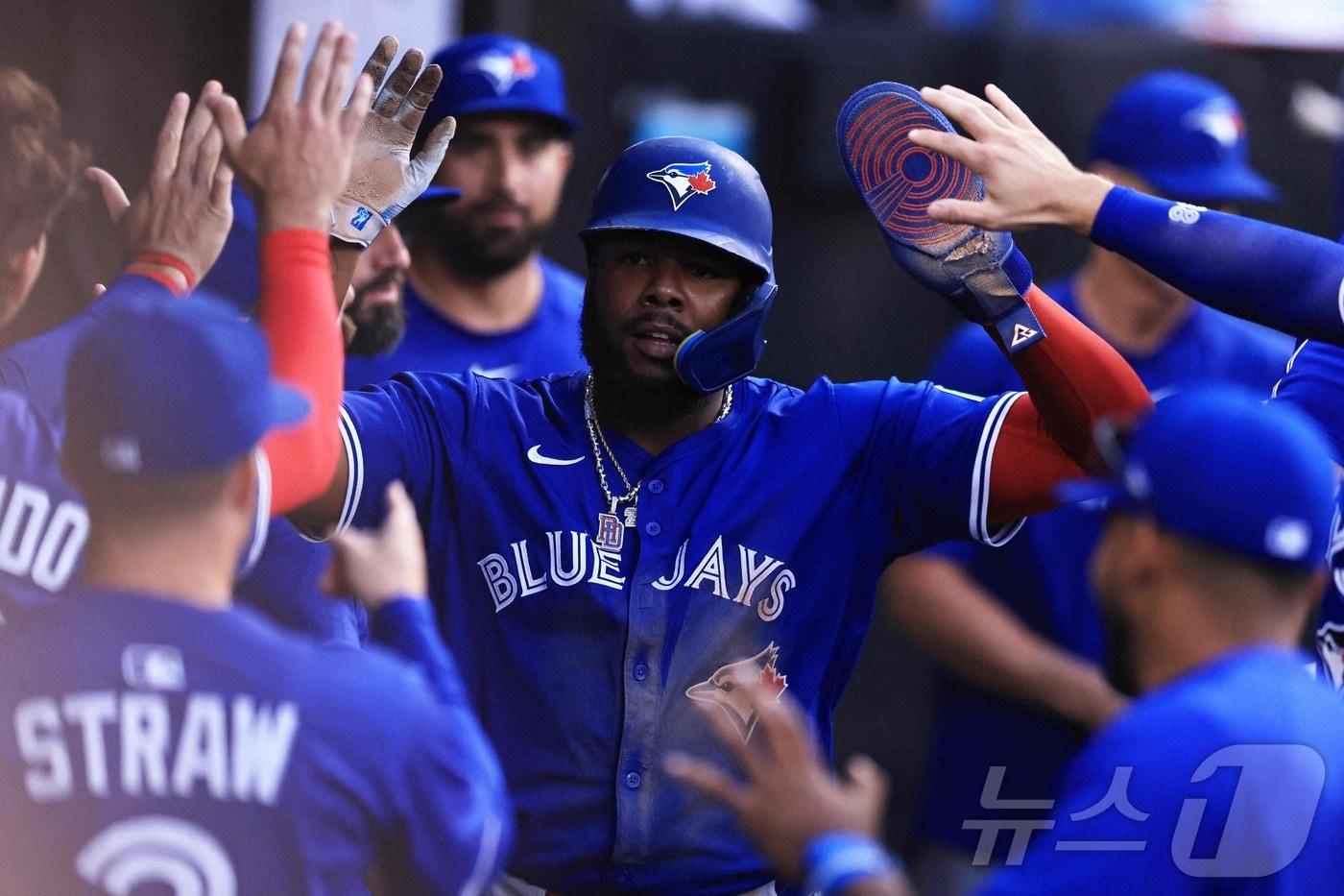 토론토 블루제이스가 8일(한국시간) 열린 2025 메이저리그 원정 경기에서 시카고 화이트삭스를 8-4로 꺾고 9연승을 질주했다. ⓒ AFP=뉴스1