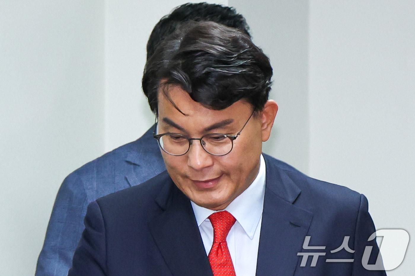 윤상현 국민의힘 의원이 8일 서울 여의도 국회의원회관에서 열린 새정부 국방정책 점검을 위한 릴레이 토론회 &#39;북한의 적대적 두 국가론, 굴종적 9·19 군사합의 복원이 답인가?&#39;에 참석하고 있다. 2025.7.8/뉴스1 ⓒ News1 안은나 기자