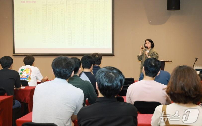 본문 이미지 - 8일 열린 '수능 한 등급 올리기 90일 프로젝트' 설명회 모습.(전북교육청 제공, 재판매 및 DB 금지)/뉴스1