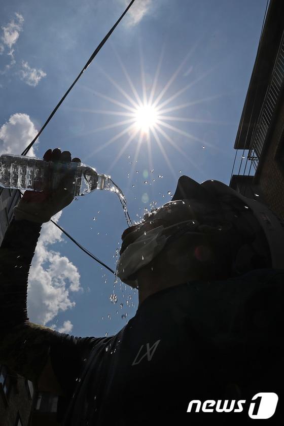 본문 이미지 - 8일 폭염특보가 내려진 대전충남서 올해 첫 온열질환자가 발생했다. /뉴스1 ⓒ News1 조태형 기자 
