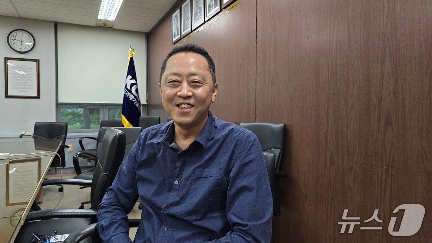 8일 서울 강남 과학기술회관에서 강동현 미국 아르곤 국립연구소 책임연구원은 뉴스1과 인터뷰를 가졌다. 강 책임연구원은 한국과학기술단체총연합회가 이날부터 10일까지 주관하는 '2025 세계 한인 과학기술인대회'에 참석했다./뉴스1 ⓒ News1 윤주영 기자