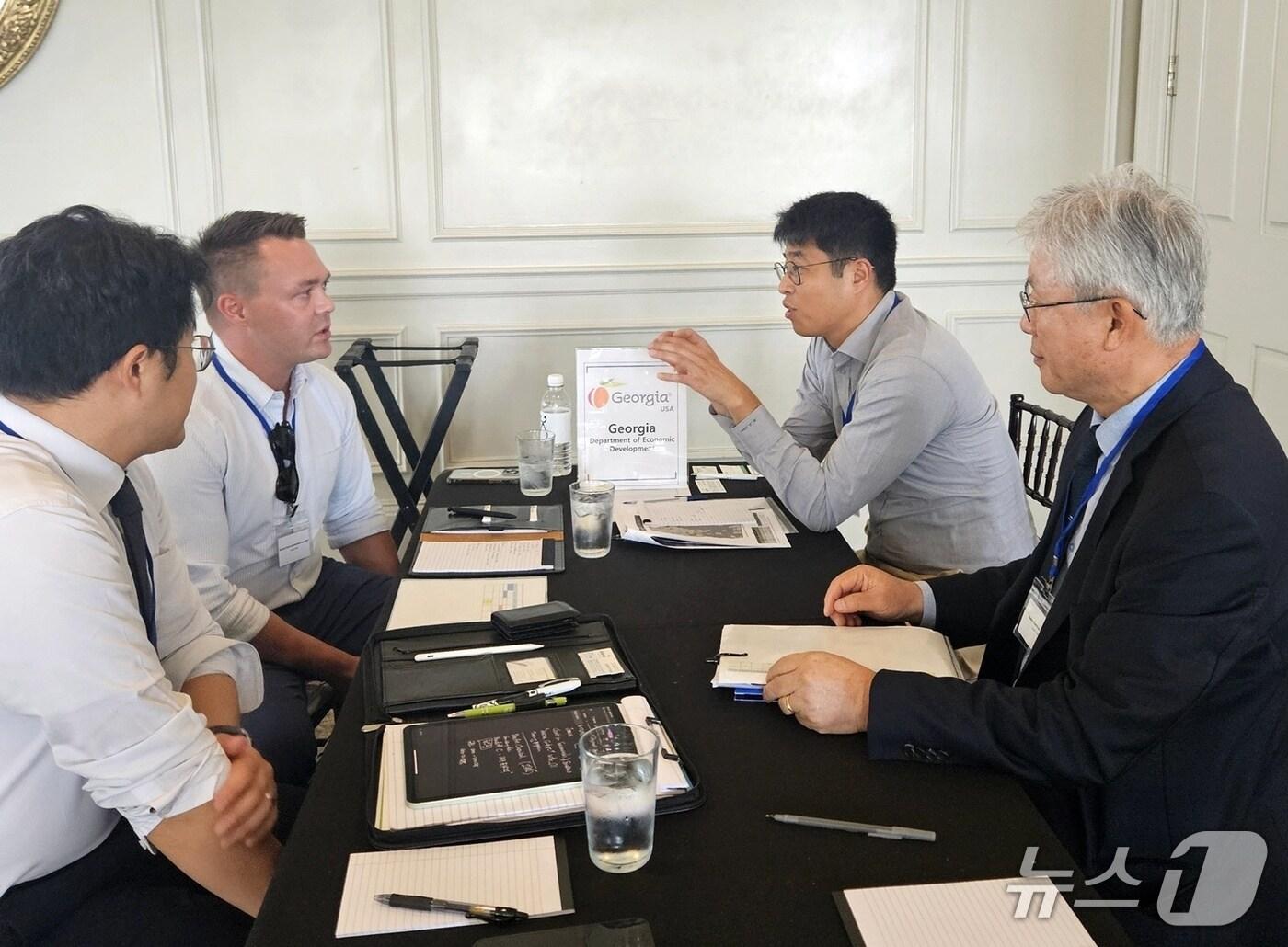 본문 이미지 - 미국 조지아 자동차부품 기업에 파견된 경기도 통상환경조사단.(경기도 제공. 재판매 및 DB금지)