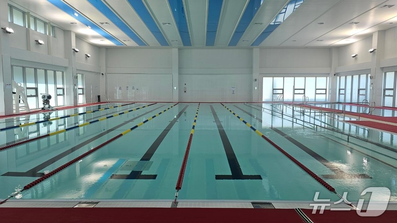 본문 이미지 - 시범 운영하는 영동군 국민체육건강센터 수영장 (영동군 제공, 재판매 및 DB금지) /뉴스1 