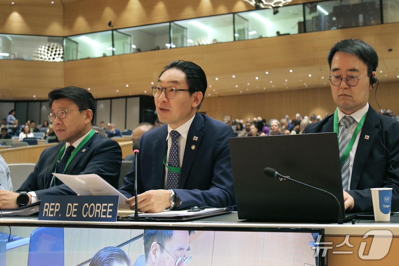 김완기 특허청장(왼쪽에서 2번째)이 스위스 제네바에서 열린 '제66차 세계지식재산기구(WIPO) 총회'에 참석해 대표 연설을 하고 있다. (특허청 제공.재판매 및 DB금지)/뉴스1