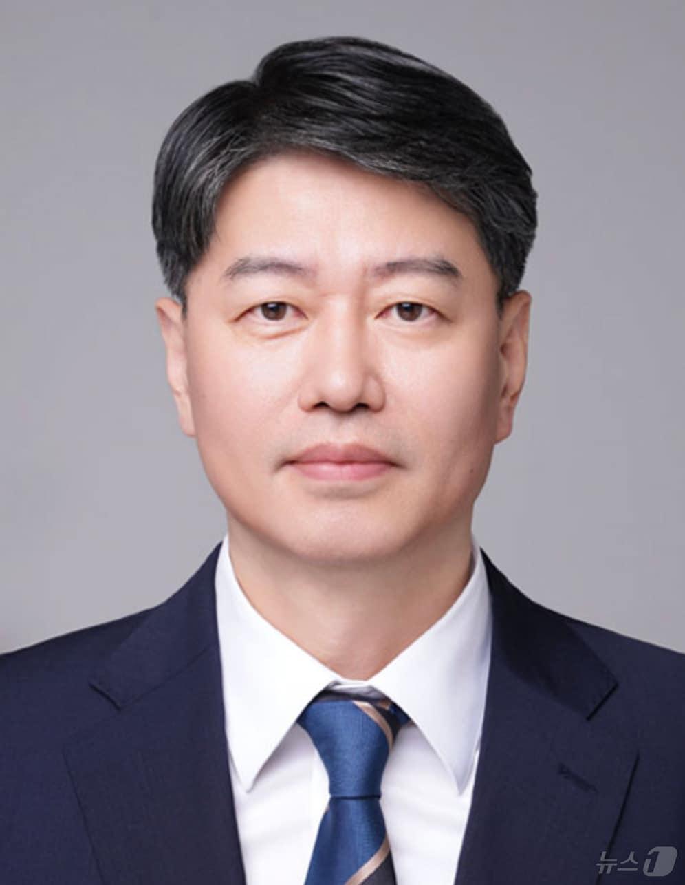 본문 이미지 - 이재명 대통령이 9일 국무조정실 국무 2차장에 김용수 국조실 경제조정실장을 임명했다. (대통령실 제공. 재판매 및 DB 금지) ⓒ News1 이재명 기자