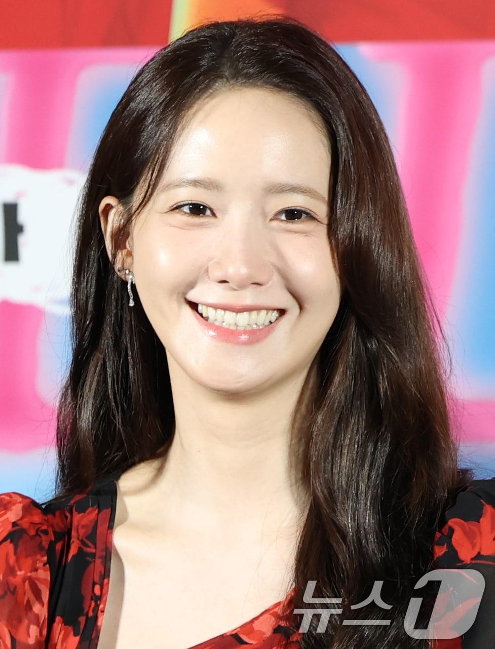 본문 이미지 - 배우 안보현이 9일 서울 용산구 CGV용산아이파크몰에서 열린 영화 '악마가 이사왔다‘(감독 이상근) 제작보고회에 참석해 미소를 짓고 있다. '악마가 이사왔다'는 새벽마다 악마로 깨어나는 선지(임윤아 분)를 감시하는 기상천외한 아르바이트를 하게 된 청년 백수 길구(안보현 분)의 영혼 탈탈 털리는 이야기를 담은 악마 들린 코미디다. 2025.7.9/뉴스1 ⓒ News1 권현진 기자