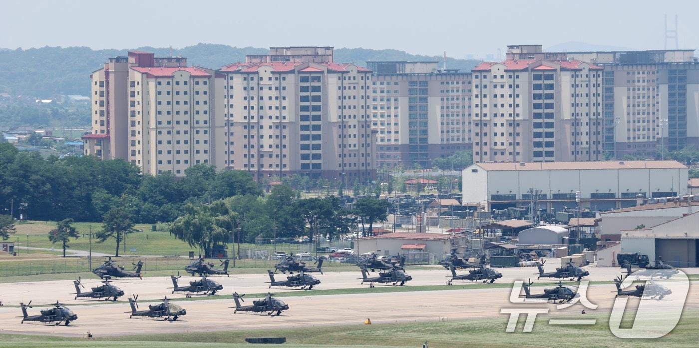 9일 오후 경기 평택시 팽성읍 주한미군기지 캠프 험프리스에 아파치 헬기가 계류되어 있는 모습. 2025.7.9/뉴스1 ⓒ News1 김영운 기자