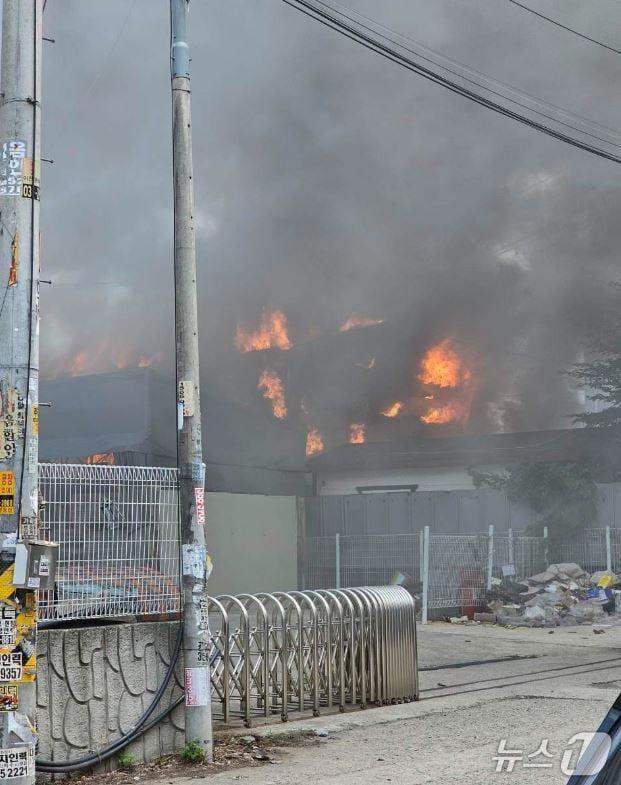 본문 이미지 - 화재 현장. (경기도소방재난본부 제공. 재판매 및 DB 금지) 2025.7.9/뉴스1