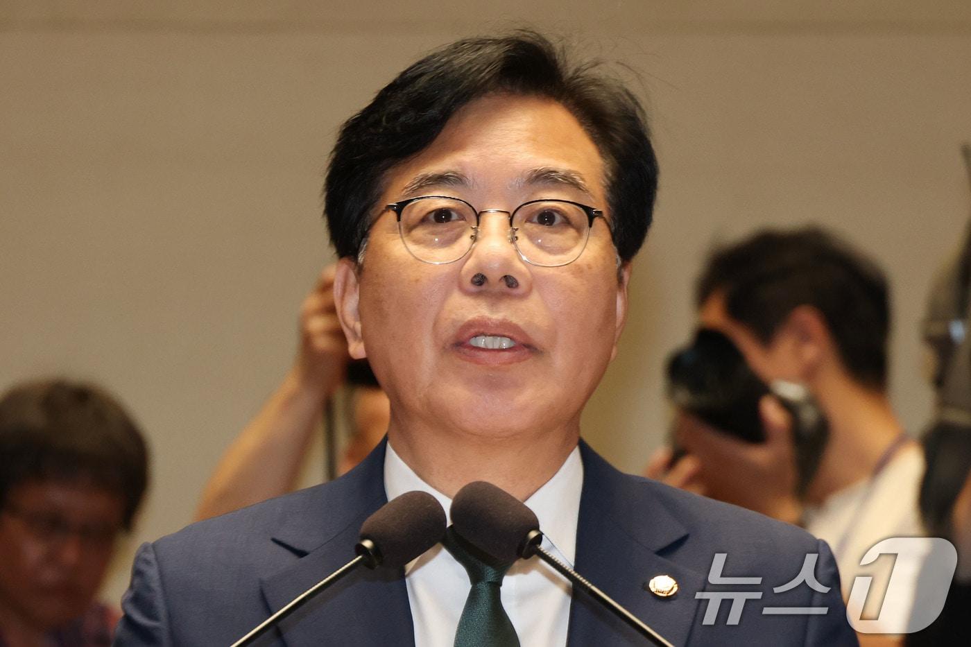 송언석 국민의힘 비상대책위원장 겸 원내대표가 9일 오후 서울 여의도 국회에서 열린 의원총회에서 발언하고 있다. 2025.7.9/뉴스1 ⓒ News1 이광호 기자