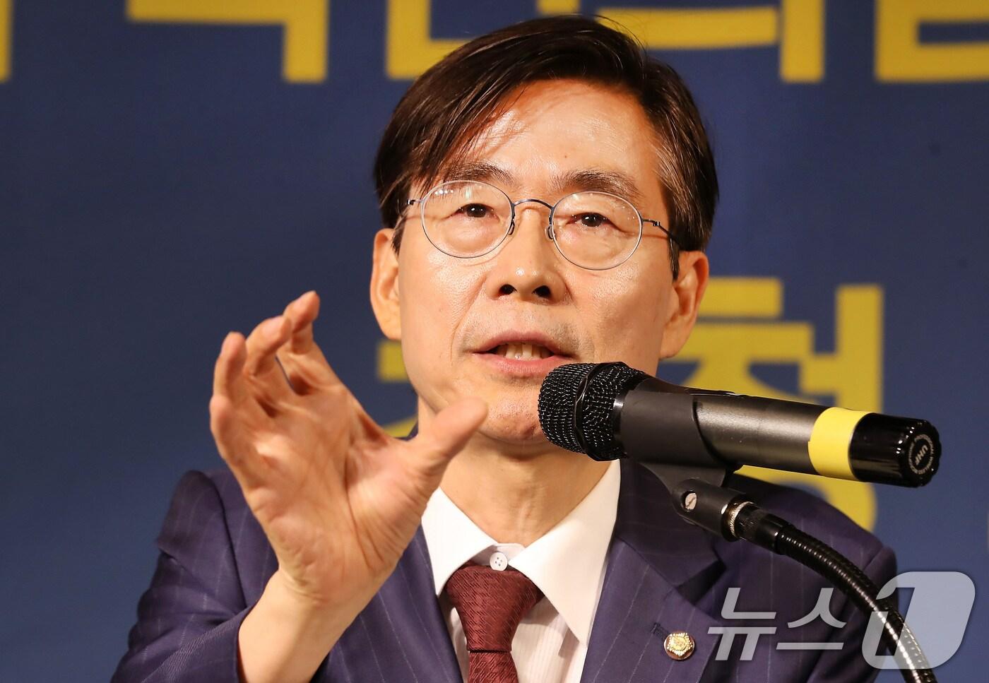 조경태 국민의힘 당대표 선거 후보가 1일 오전 대구 남구 이천동 대구아트파크에서 열린 아시아포럼21 초청토론회에 참석해 발언하고 있다. 2025.8.1/뉴스1 ⓒ News1 공정식 기자