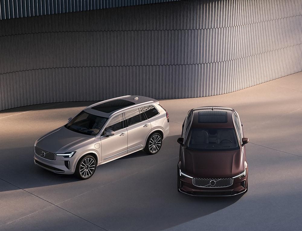 본문 이미지 - 볼보자동차 대형 스포츠유틸리티차&#40;SUV&#41; &#39;XC90&#39;&#40;왼쪽&#41;과 대형 세단 &#39;S90&#39;&#40;오른쪽&#41;의 모습&lt;자료사진&gt;&#40;코오롱오토모티브 제공&#41;. 2025.08.01.