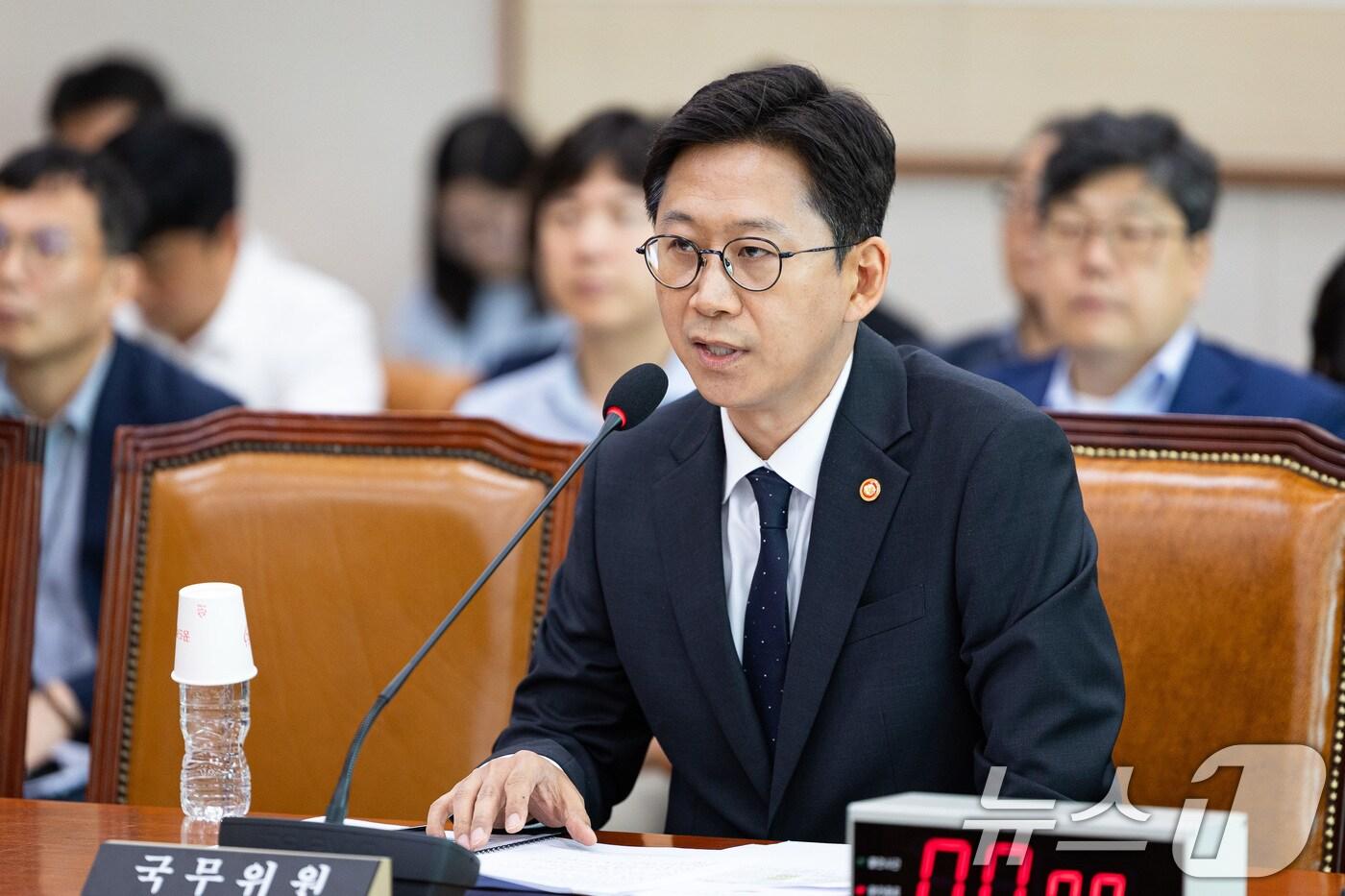 배경훈 과학기술정보통신부 장관이 1일 서울 여의도 국회에서 열린 제427회 국회&#40;임시회&#41; 법제사법위원회 제5차 전체회의에 출석해 인사말을 하고 있다. 2025.8.1/뉴스1 ⓒ News1 유승관 기자