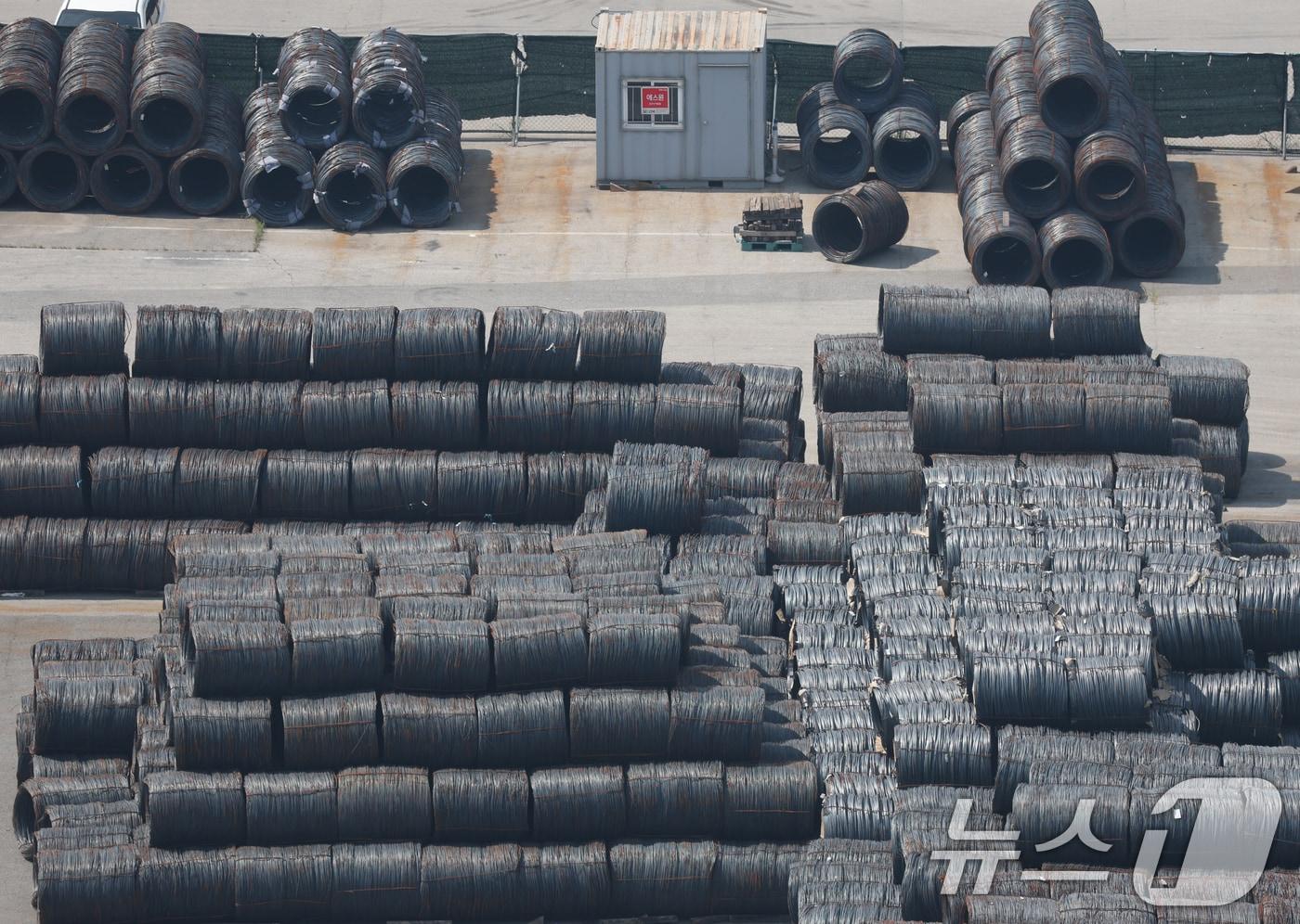 경기 평택시 포승읍 평택항에 한국산 철강 제품이 쌓여있는 모습. 2025.8.1/뉴스1 ⓒ News1 김영운 기자