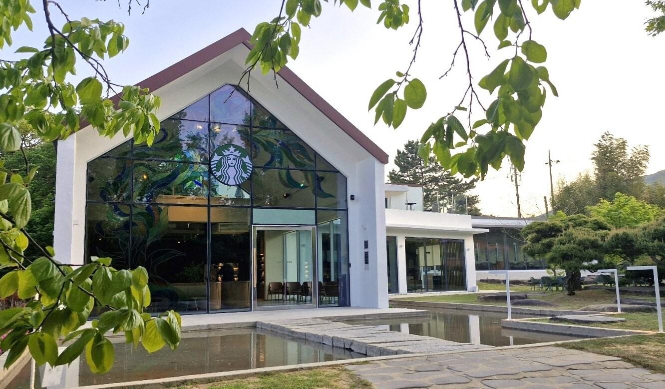본문 이미지 - 스타벅스 양산통도사점. &#40;스타벅스 코리아 제공&#41;
