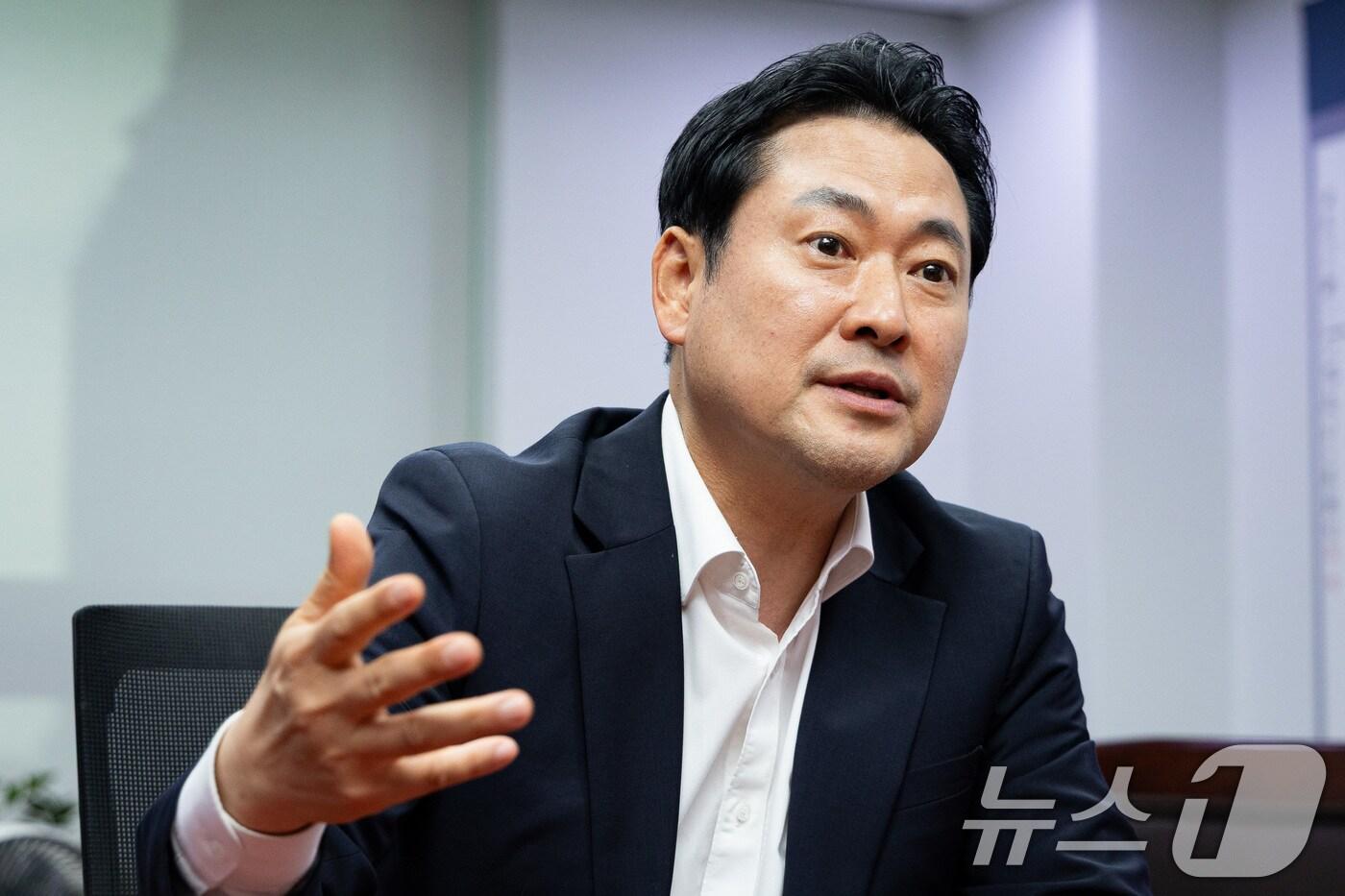 장동혁 국민의힘 당대표 후보가 1일 서울 여의도 국회 의원회관에서 뉴스1과 인터뷰하고 있다. ⓒ News1 유승관 기자