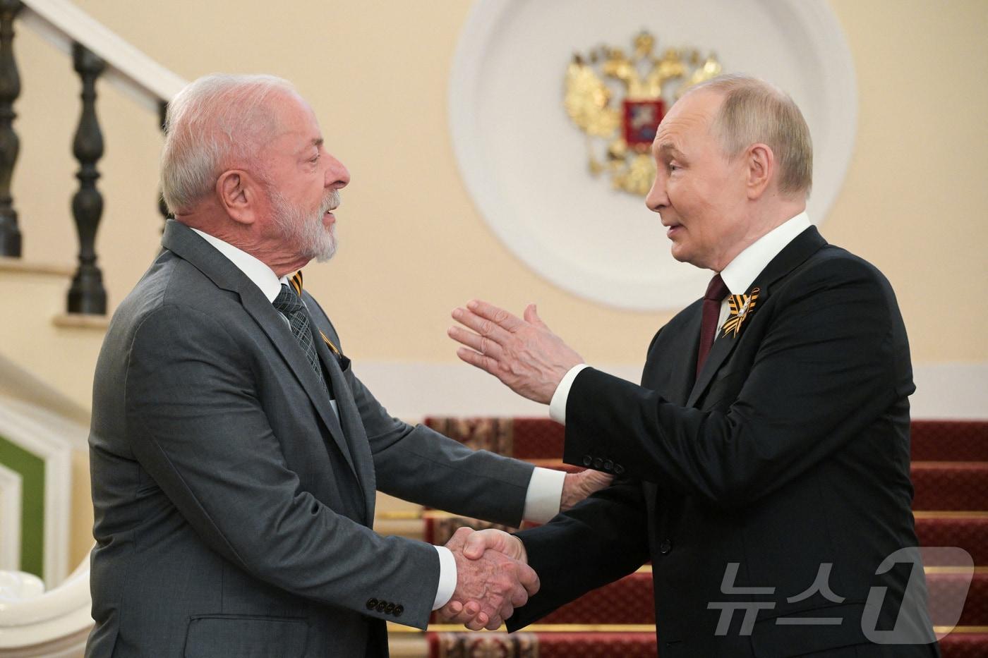 블라디미르 푸틴 러시아 대통령(오른쪽)과 루이스 이나시우 룰라 다시우바 브라질 대통령이 5월 모스크바에서 정상회담했다. 2025.05.09 ⓒ 로이터=뉴스1 ⓒ News1 이지예 객원기자