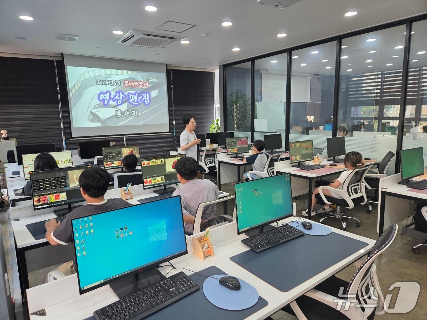 본문 이미지 - 군산시가 지난 달 22일 초등학생을 대상으로 문을 연 &#39;동네 배움터&#39;가 9월28일까지 10주간 운영된다.&#40;군산시 제공. 재판매 및 DB금지&#41;