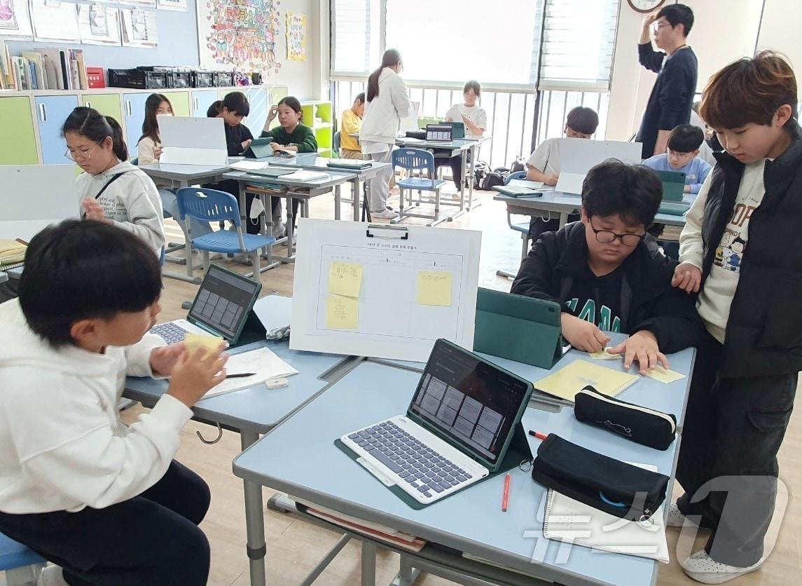본문 이미지 - AI 교과서를 사용 중인 학생들. &#40;경북교육청 제공. 재판매 및 DB 금지&#41; ⓒ News1