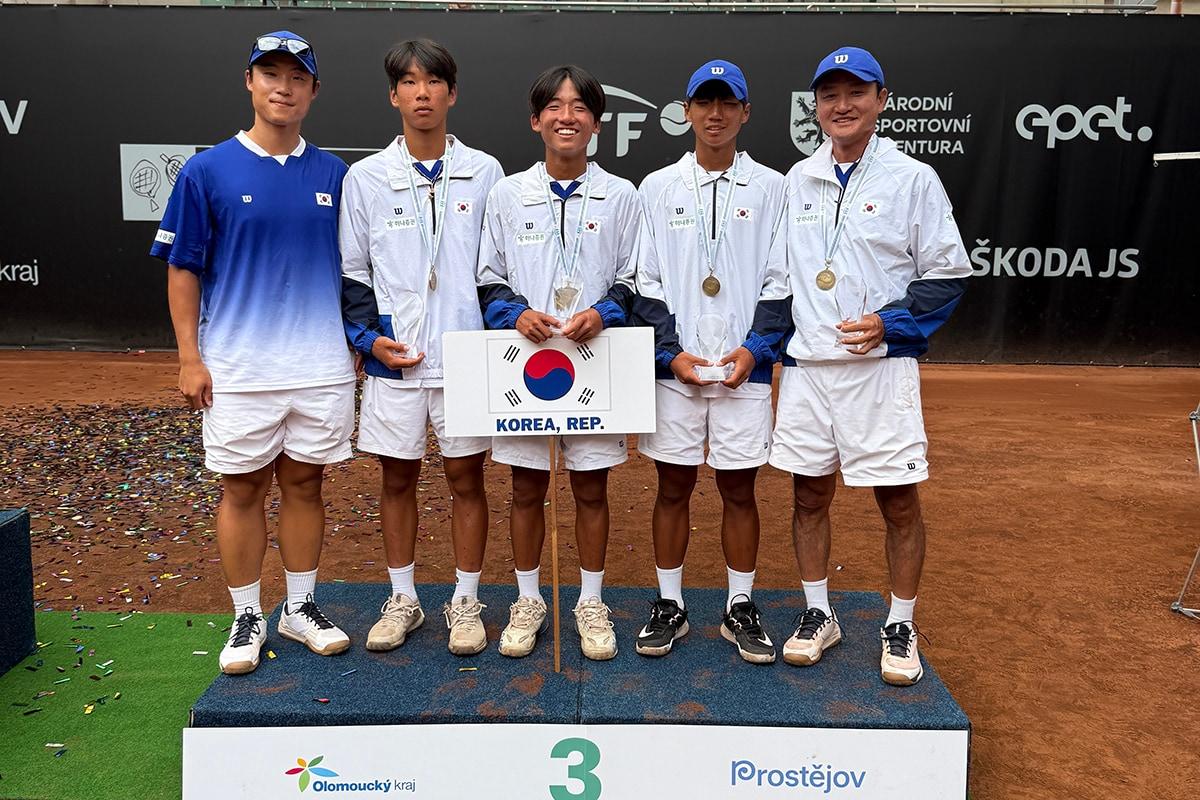 본문 이미지 - 한국 U14 남자 테니스 대표팀.(대한테니스협회 제공)