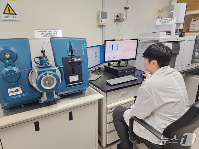 본문 이미지 - 전북 진안군 농산물 안전성 분석실이 영국 식품환경연구청이 주관한 잔류농약분석 국제비교숙련도 평가에 참가해 '만족' 판정을 획득했다.(진안군제공. 재판매 및 DB금지)2025.8.10/뉴스1