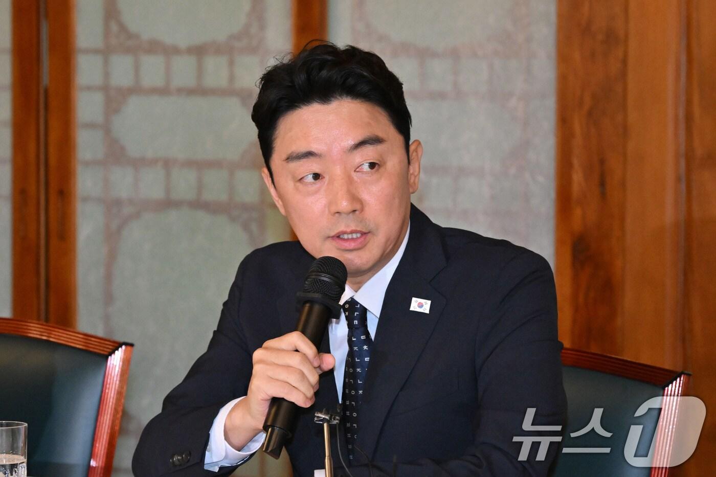 강훈식 대통령실 비서실장이 10일 서울 종로구 총리공관에서 열린 고위당정협의회에서 발언하고 있다. (공동취재) 2025.8.10/뉴스1 ⓒ News1 박지혜 기자