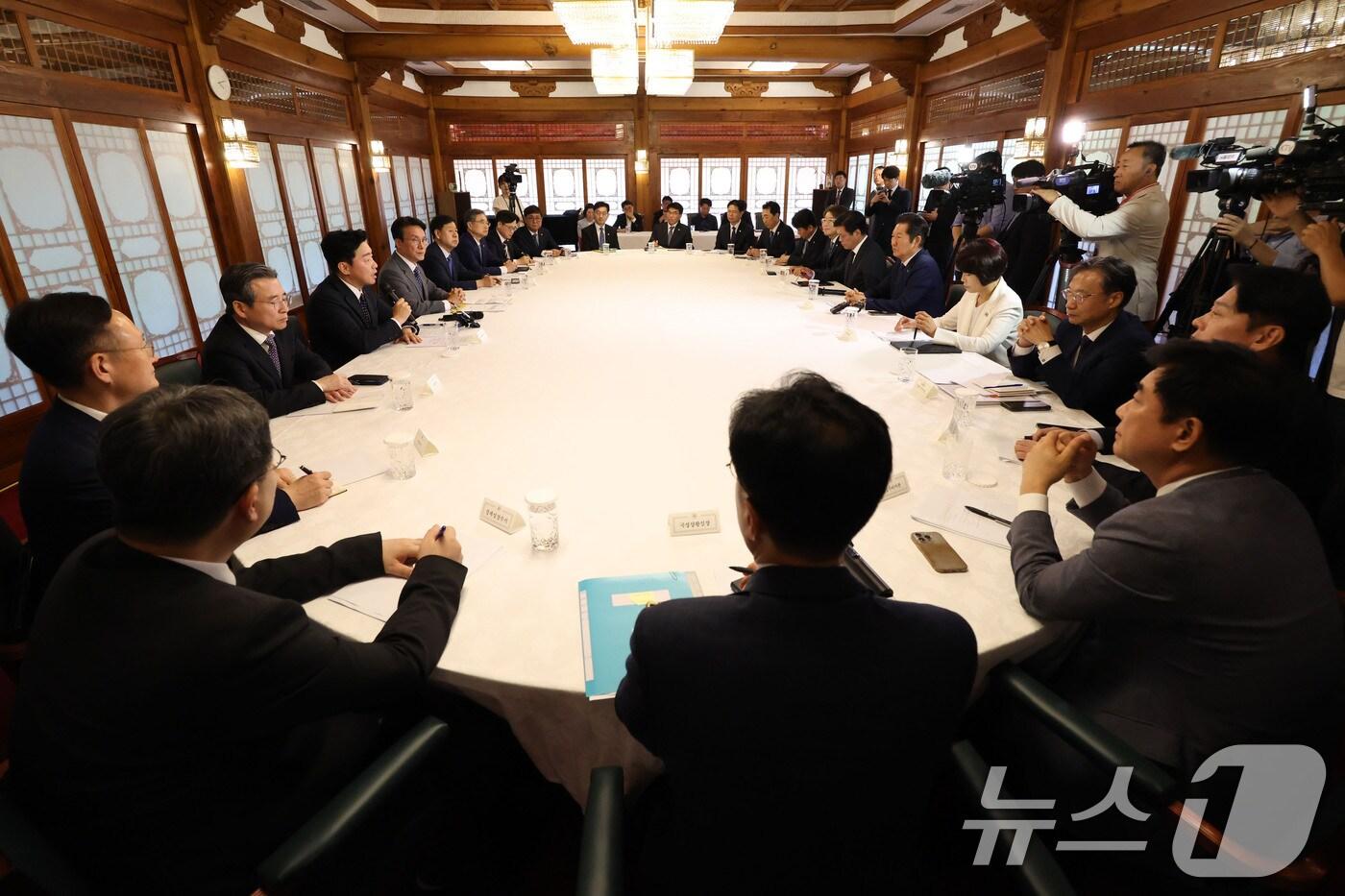 강훈식 대통령실 비서실장이 10일 오후 서울 종로구 삼청동 총리공관에서 열린 고위당정협의회에 참석해 모두발언을 하고 있다. (공동취재) 2025.8.10/뉴스1 ⓒ News1 박지혜 기자