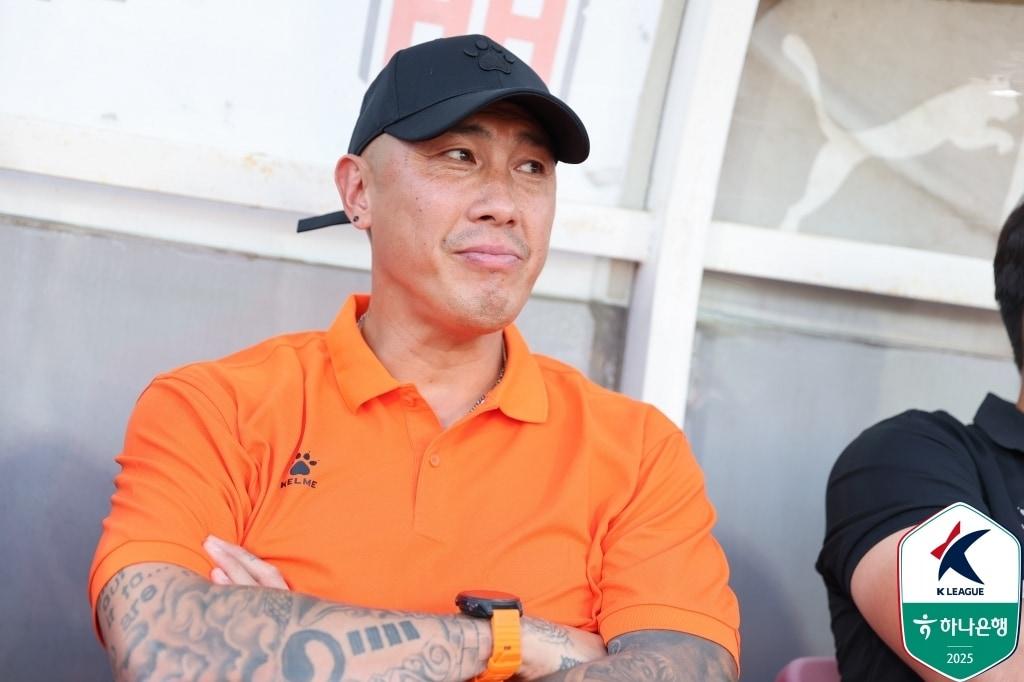 본문 이미지 -  차두리 화성 감독&#40;한국프로축구연맹 제공&#41;