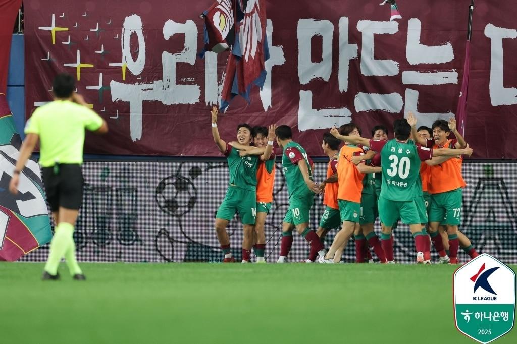 본문 이미지 - K리그1 대전 하나시티즌이 수원FC에 3-2 승리를 거뒀다.(한국프로축구연맹 제공) 