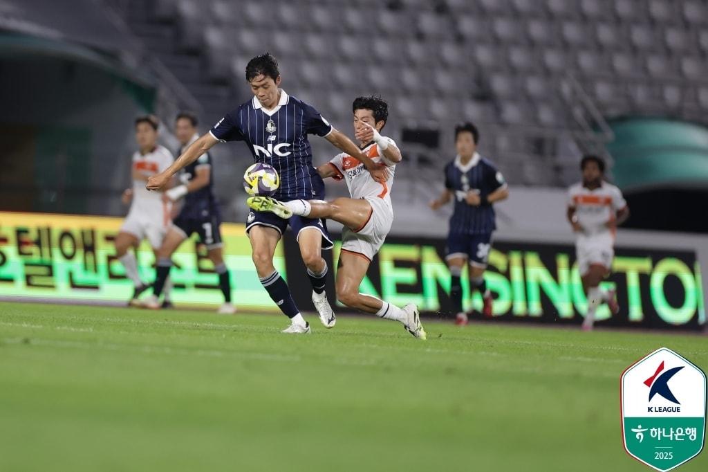 본문 이미지 - 서울 이랜드와 화성이 0-0으로 비겼다.&#40;한국프로축구연맹 제공&#41; 